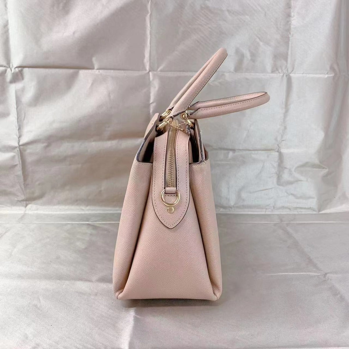 Coach 91493 Lillie Carryall In Gold/Faded Blush Coach 91493 Lillie Carryall In Gold/Faded Blush